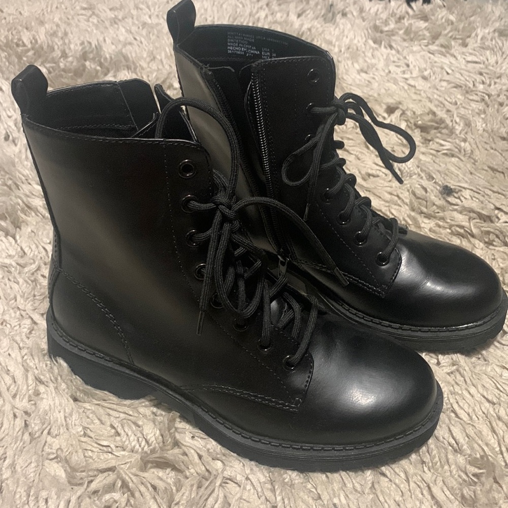 Black combat boots size 7 NWOT